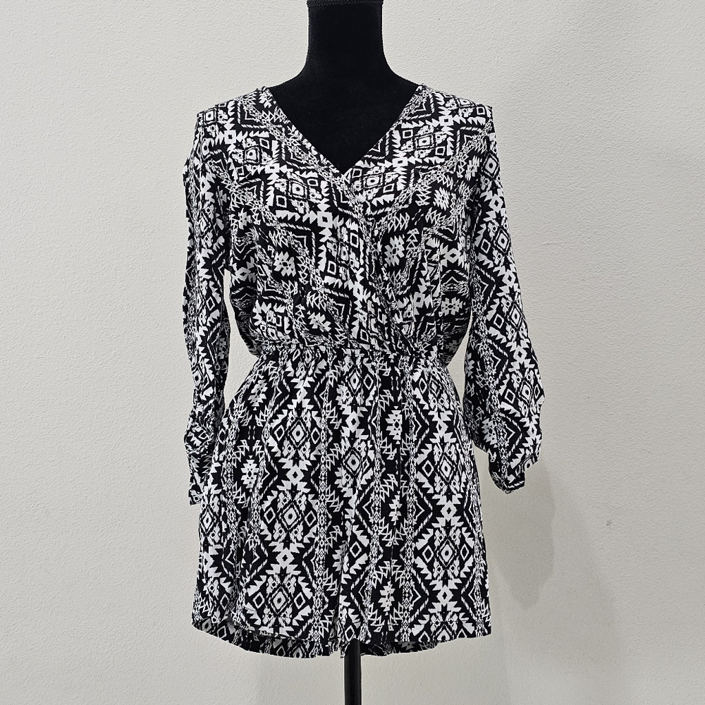 Iris Black and White Graphic 3/4 Sleeve Romper